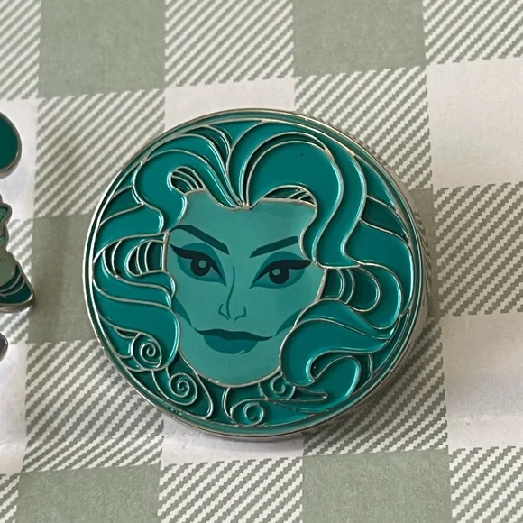 Disney Minnie Mouse Main Attractions Haunted Mansion Pin Set - Picture 4 of 8